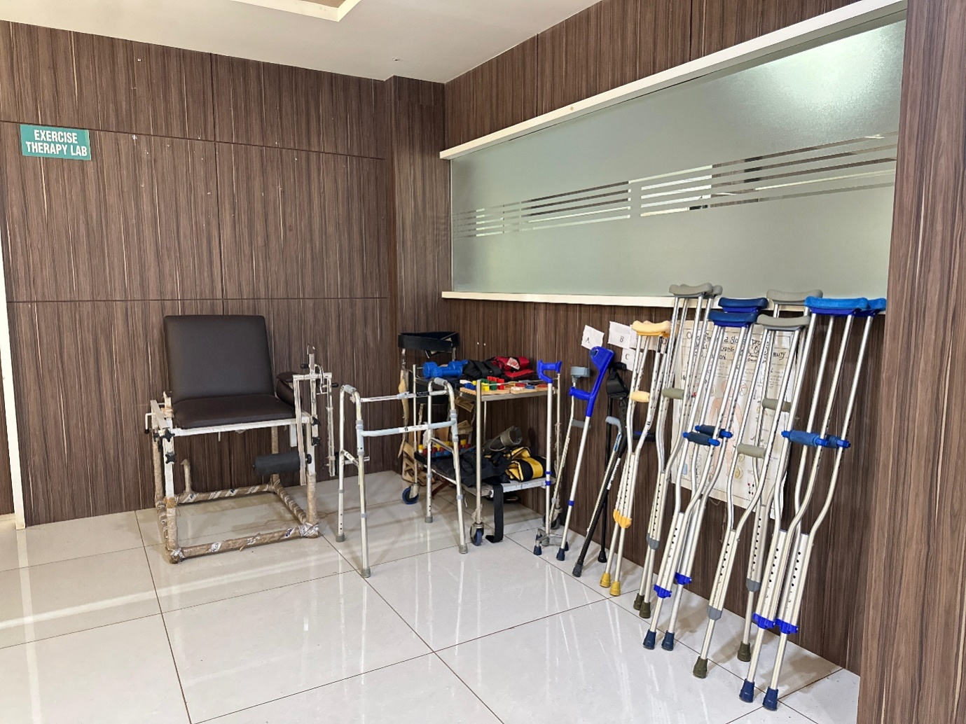 WEIGHT CUFFS, CRUTCHES AND CANES